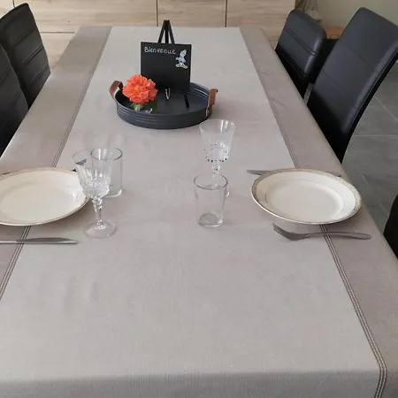 Le P'tit Quebecois Tatil Evi Les-Trois-Moutiers